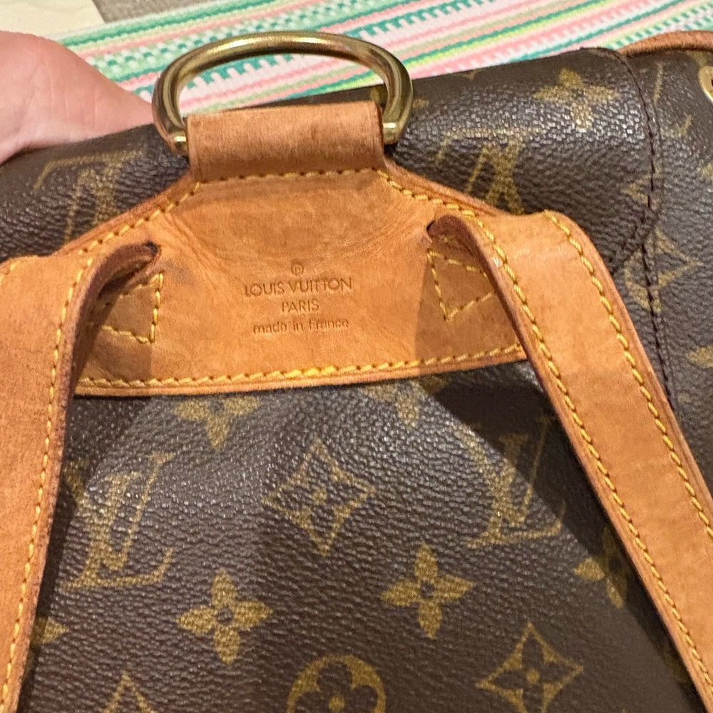 Louis Vuitton Montsouris MM - Picture 4 of 8